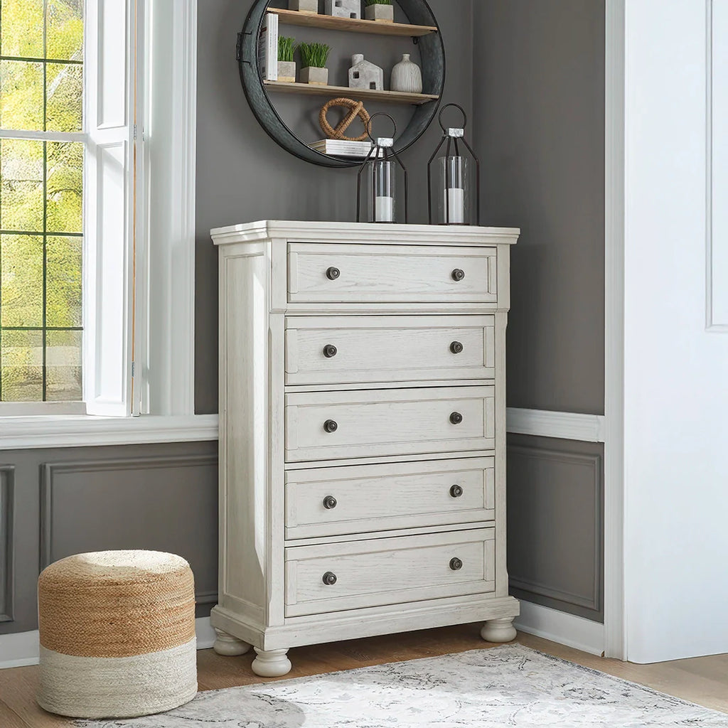 ROBBINSDALE CHEST OF DRAWERS