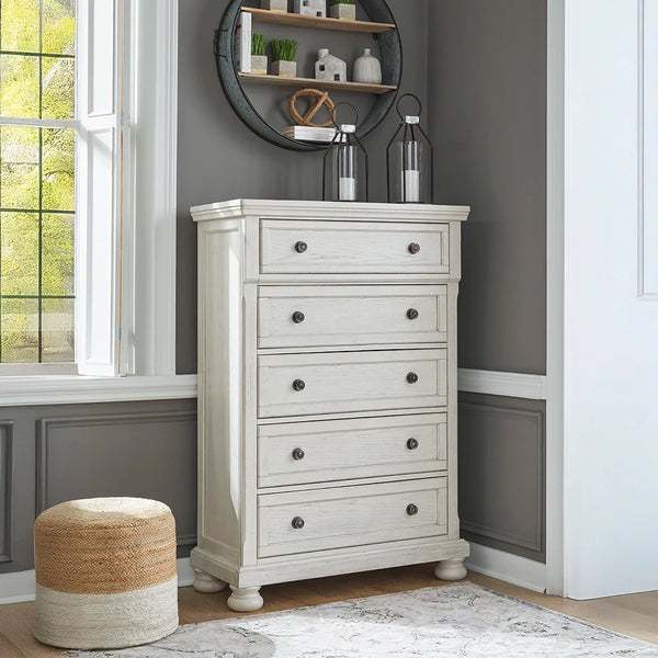 ROBBINSDALE CHEST OF DRAWERS