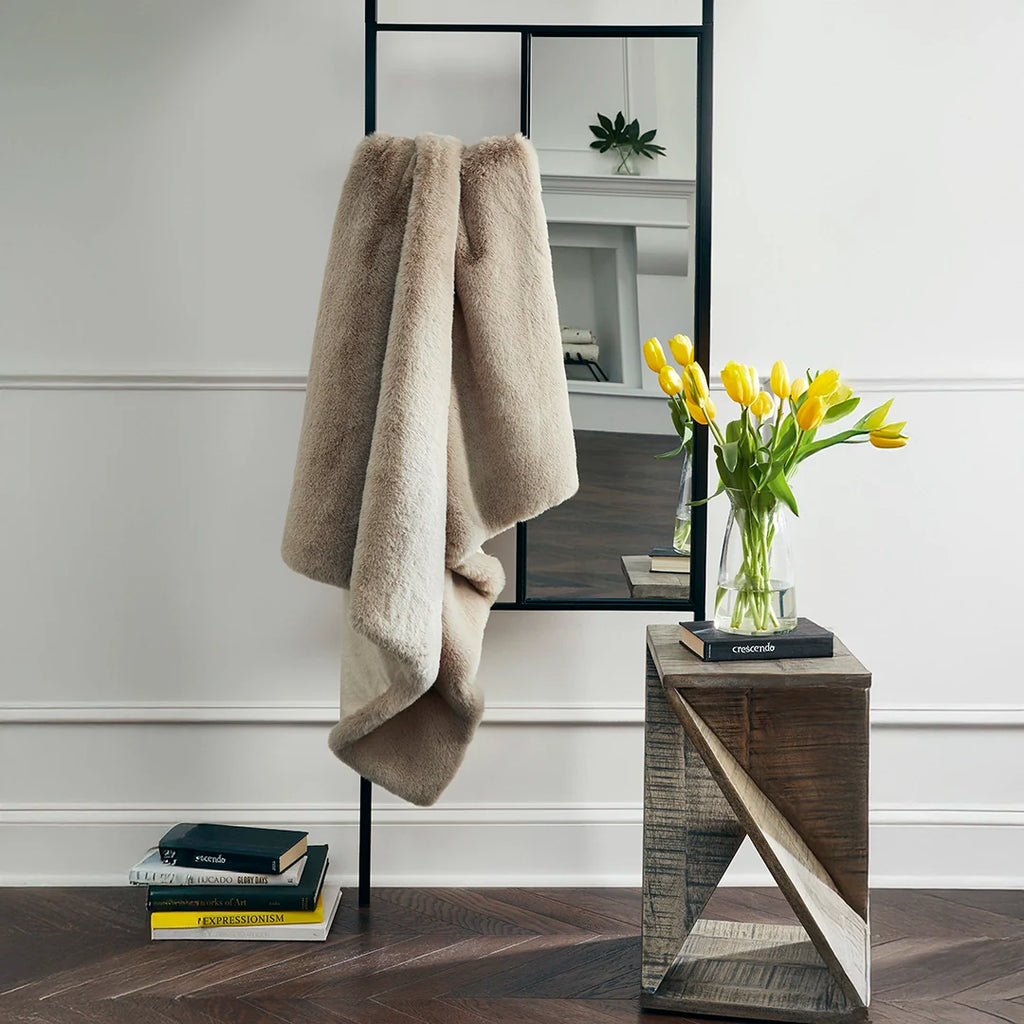 GARILAND LIGHT BROWN THROW